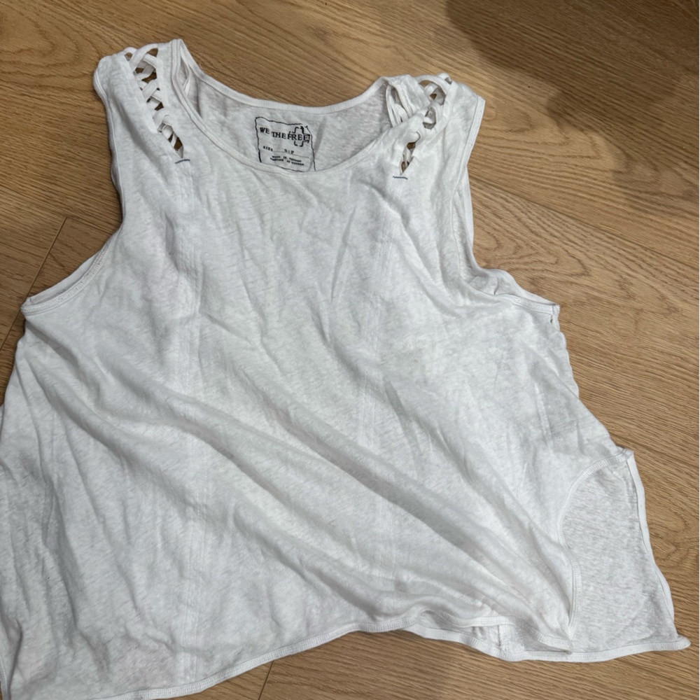 We the Free S/P cute linen & cotton top with sexy cut out at top at top & back